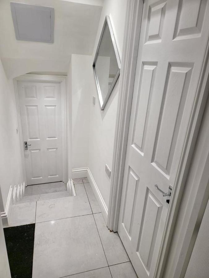شقة لندن  في Fancy Basement Flat A المظهر الخارجي الصورة