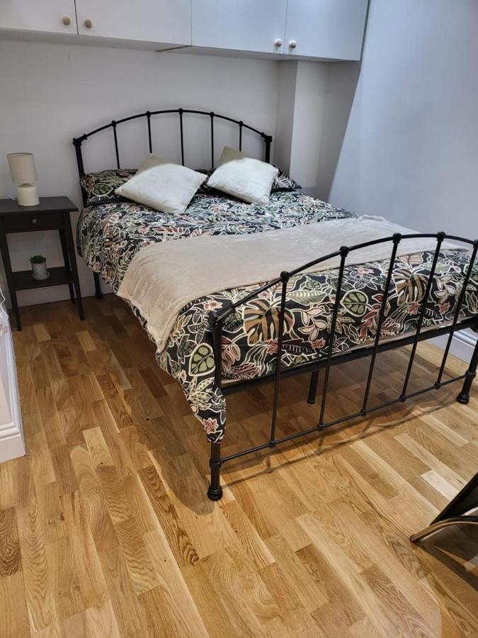 شقة لندن  في Fancy Basement Flat A المظهر الخارجي الصورة
