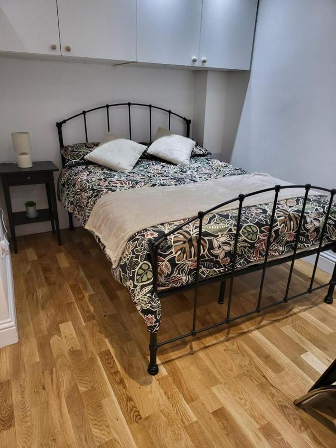شقة لندن  في Fancy Basement Flat A المظهر الخارجي الصورة