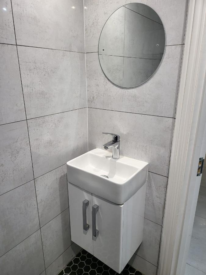 شقة لندن  في Fancy Basement Flat A المظهر الخارجي الصورة
