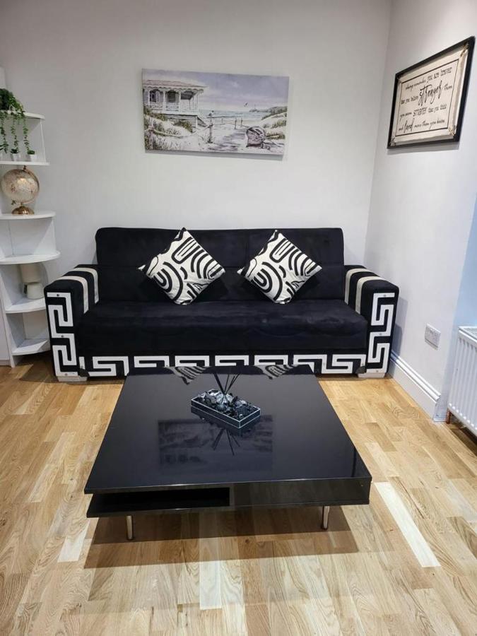 شقة لندن  في Fancy Basement Flat A المظهر الخارجي الصورة